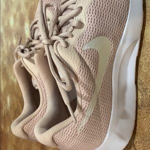 Nike Tanjun Running Shoe Particle Beige White